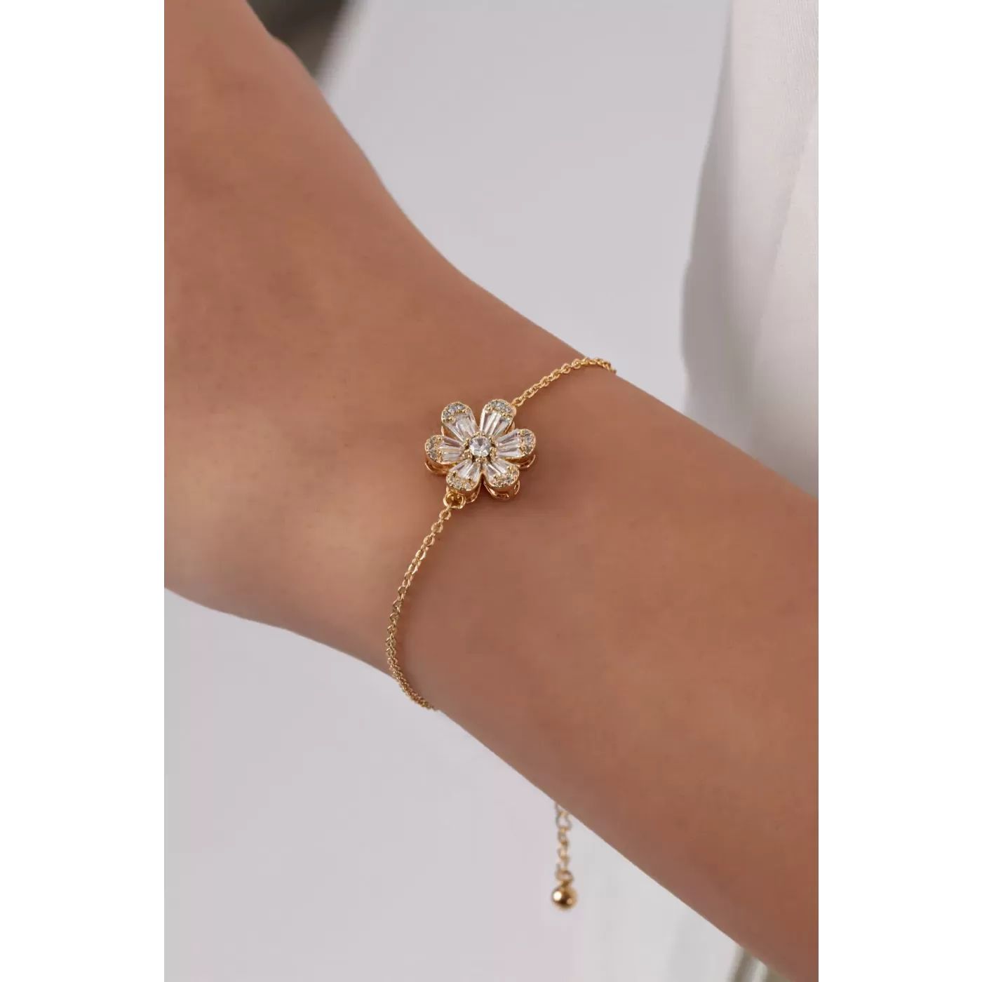 Pulseira Delicada Flor de Luz Cravejada com Zircônias em Baguete